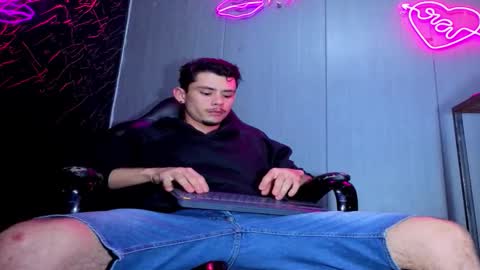 kelvis online show from November 22, 2025, 12:20 am