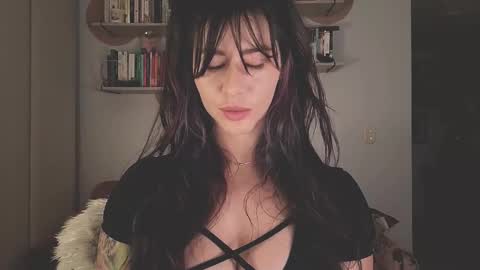 Lana Banana online show from November 16, 2025, 4:29 am