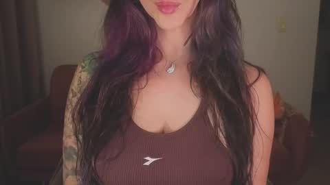 Snapshot of i_cant_believe_its_you chatting on December 19, 2025, 5:25 am Lana Banana online show from December 19, 2025, 5:25 am