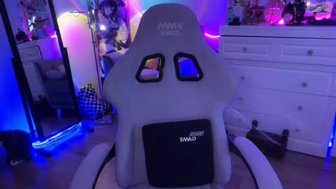 Snapshot of i_died_again chatting on December 20, 2025, 9:27 am Asya online show from December 20, 2025, 9:27 am