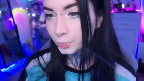 Snapshot of i_died_again chatting on December 21, 2025, 8:32 am Asya online show from December 21, 2025, 8:32 am