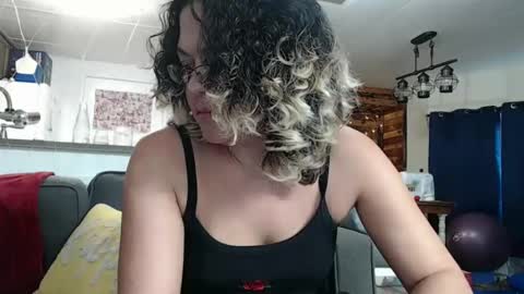 Snapshot of i_fetishize_u chatting on January 22, 2025, 3:51 pm ShortStuff online show from January 22, 2025, 3:51 pm