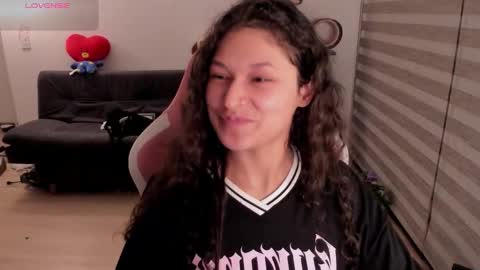 On instagram Imm  NikkiHelp me reach 100 likes online show from October 25, 2025, 4:20 am