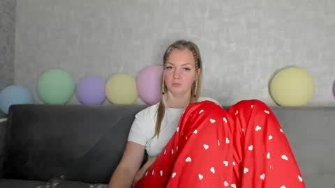 Venus online show from October 28, 2025, 4:49 am