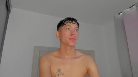 Snapshot of iamjulian_ chatting on April 18, 2026, 11:47 am Juliiiiian online show from April 18, 2026, 11:47 am