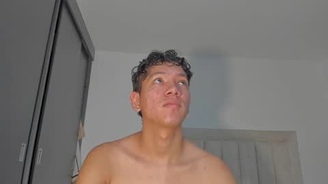Snapshot of iamjulian_ chatting on May 24, 2026, 11:48 am Juliiiiian online show from May 24, 2026, 11:48 am