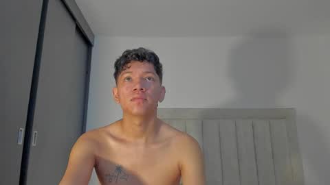 Snapshot of iamjulian_ chatting on May 26, 2026, 12:01 pm Juliiiiian online show from May 26, 2026, 12:01 pm