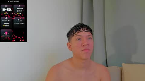 Snapshot of iamjulian_ chatting on May 30, 2026, 1:46 am Juliiiiian online show from May 30, 2026, 1:46 am