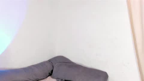 Lara online show from December 14, 2025, 5:18 pm