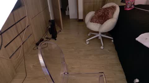 Nyxy online show from November 9, 2025, 9:07 am