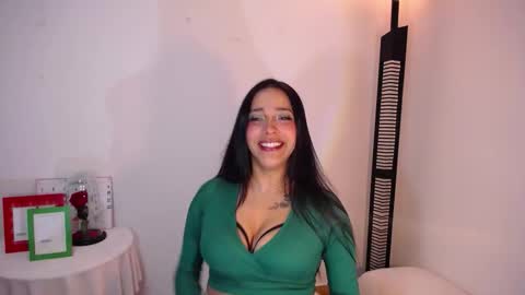 Snapshot of iamroxanne chatting on December 13, 2025, 10:59 pm Camila online show from December 13, 2025, 10:59 pm