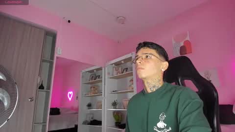 IAN CASTILLO online show from September 25, 2025, 11:14 am