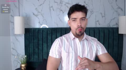 Snapshot of ian_davis chatting on January 15, 2025, 8:05 pm Ian Davis online show from January 15, 2025, 8:05 pm