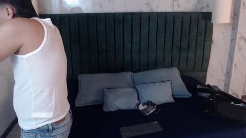 Snapshot of ian_davis chatting on January 18, 2025, 11:55 pm Ian Davis online show from January 18, 2025, 11:55 pm