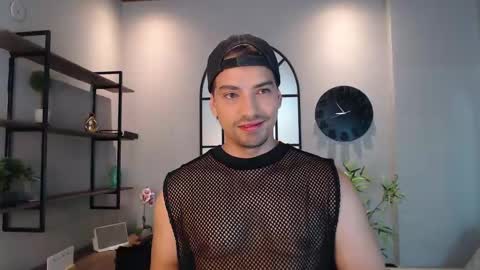 Snapshot of ian_davis chatting on February 4, 2025, 8:06 pm Ian Davis online show from February 4, 2025, 8:06 pm