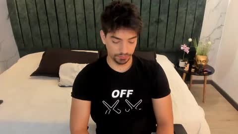 Snapshot of ian_davis chatting on February 17, 2025, 8:15 pm Ian Davis online show from February 17, 2025, 8:15 pm