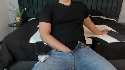 Snapshot of ian_davis chatting on March 5, 2025, 8:21 pm Ian Davis online show from March 5, 2025, 8:21 pm