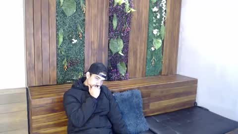 Snapshot of ian_davis chatting on October 22, 2025, 11:54 am Ian Davis online show from October 22, 2025, 11:54 am