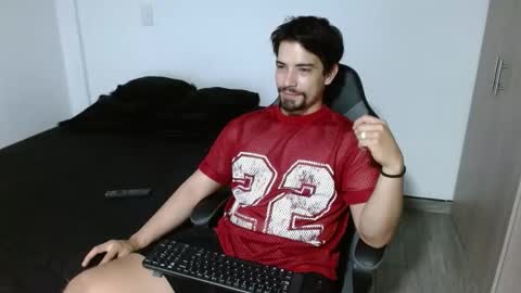 Snapshot of ian_davis chatting on November 18, 2025, 1:00 am Ian Davis online show from November 18, 2025, 1:00 am