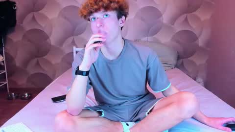 Snapshot of ian_flor chatting on December 17, 2025, 12:33 pm Ian Flor online show from December 17, 2025, 12:33 pm