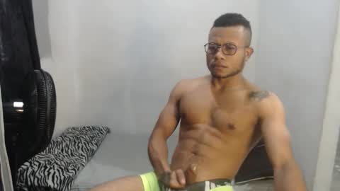 Snapshot of ian_tuner chatting on December 1, 2025, 8:03 pm ian_tuner online show from December 1, 2025, 8:03 pm