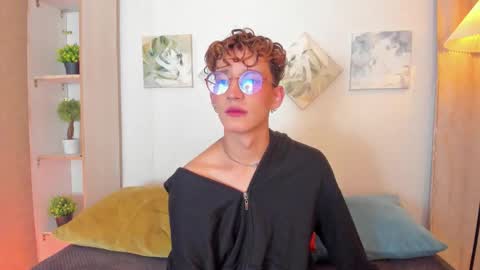 ian  online show from December 17, 2025, 4:07 am