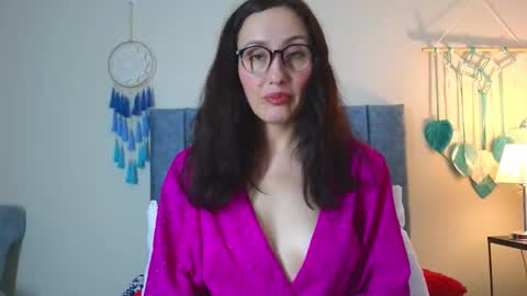 Iberian Moon online show from November 11, 2025, 5:57 pm