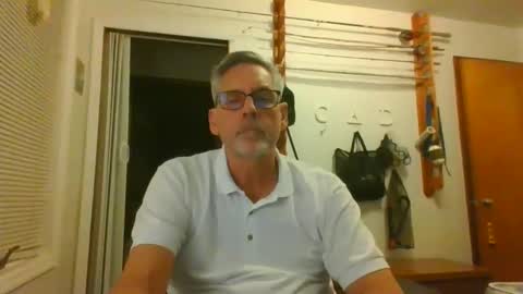 icanhelpu43 online show from January 15, 2025, 5:19 am