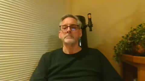 icanhelpu43 online show from February 2, 2025, 1:23 am