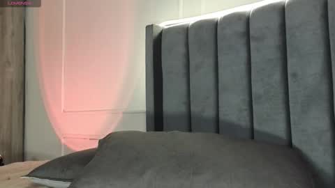 Crystall online show from November 12, 2025, 2:28 pm