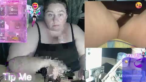 Snapshot of iceprincess2bad4u chatting on February 16, 2025, 5:37 pm Iceprincess2bad4u online show from February 16, 2025, 5:37 pm