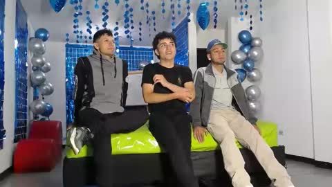 THOMAS AND DAMIAND online show from February 14, 2025, 12:47 pm