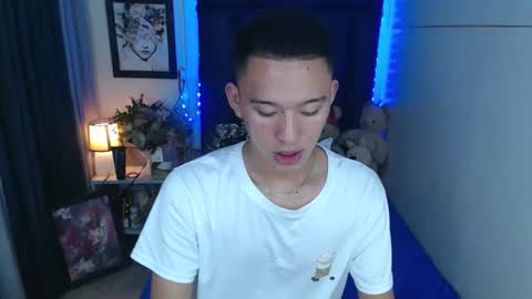 Snapshot of iconicmateo chatting on December 24, 2024, 2:10 am Mateo online show from December 24, 2024, 2:10 am