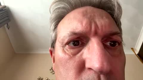 Snapshot of icums4u chatting on October 27, 2025, 3:27 pm icums4u online show from October 27, 2025, 3:27 pm