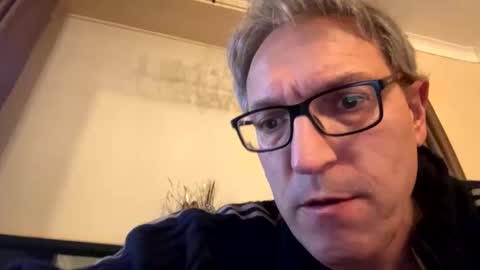 Snapshot of icums4u chatting on November 27, 2025, 5:04 pm icums4u online show from November 27, 2025, 5:04 pm