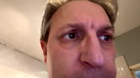 Snapshot of icums4u chatting on February 19, 2026, 6:37 pm icums4u online show from February 19, 2026, 6:37 pm