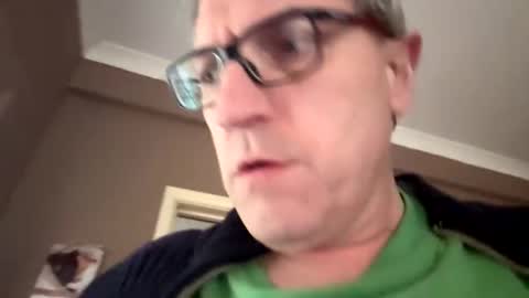 Snapshot of icums4u chatting on February 26, 2026, 3:33 pm icums4u online show from February 26, 2026, 3:33 pm