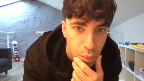 icyninesix online show from January 3, 2025, 9:04 am