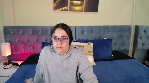 Icy online show from December 6, 2024, 11:33 am