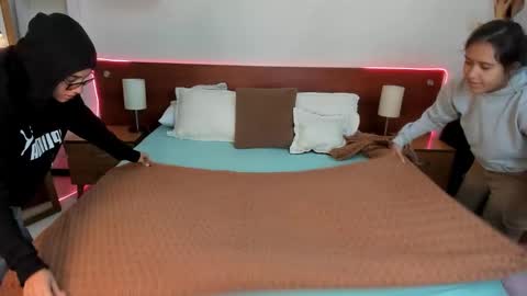 Icy online show from September 9, 2025, 10:15 am