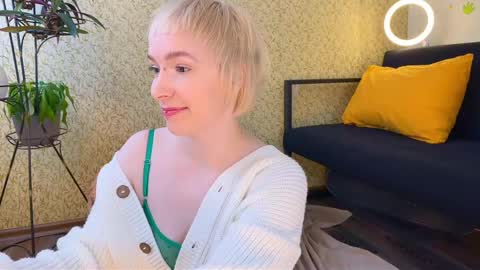 Emmy  help me reach 100 thumbs up online show from February 17, 2025, 10:07 am