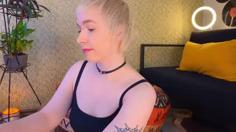 Emmy  help me reach 100 thumbs up online show from February 28, 2025, 5:48 am