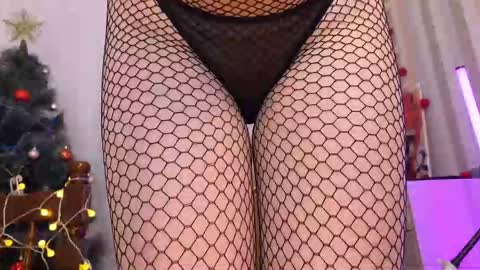 Emmy  help me reach 100 thumbs up online show from January 7, 2026, 9:28 pm