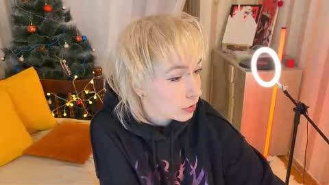 Snapshot of igotuscookies chatting on January 16, 2026, 9:19 pm Emmy help me reach 100 thumbs up online show from January 16, 2026, 9:19 pm