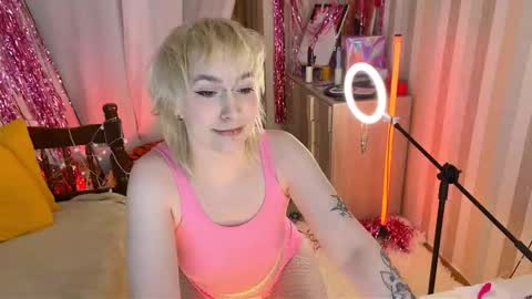 Snapshot of igotuscookies chatting on February 5, 2026, 6:12 pm Emmy help me reach 100 thumbs up online show from February 5, 2026, 6:12 pm