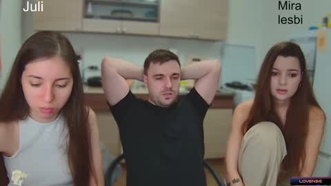 Julia and Mira online show from December 21, 2024, 1:21 pm