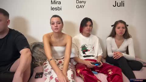 Julia and Mira online show from January 9, 2025, 1:35 pm