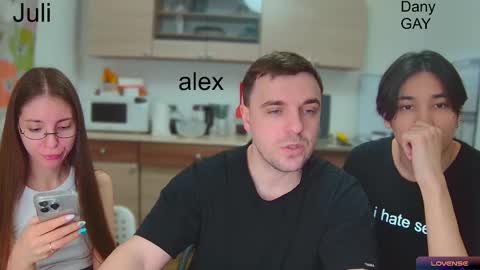 Julia and Mira online show from January 27, 2025, 3:28 pm