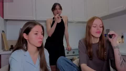 Julia and Mira online show from December 20, 2025, 10:00 am