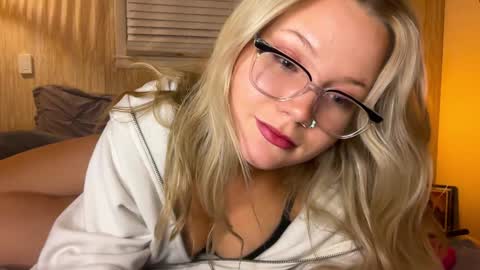Snapshot of iheartcassie2844 chatting on January 8, 2025, 4:02 am cassie online show from January 8, 2025, 4:02 am